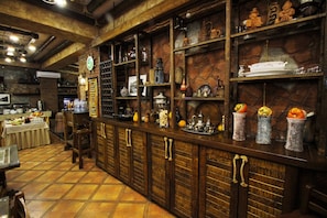 2 bar/lounge