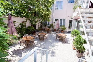 Courtyard - Rustaveli Palace (Tbilisi)