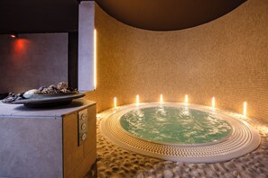 Sauna, hot tub, steam room, Turkish bath/hammam, body treatments