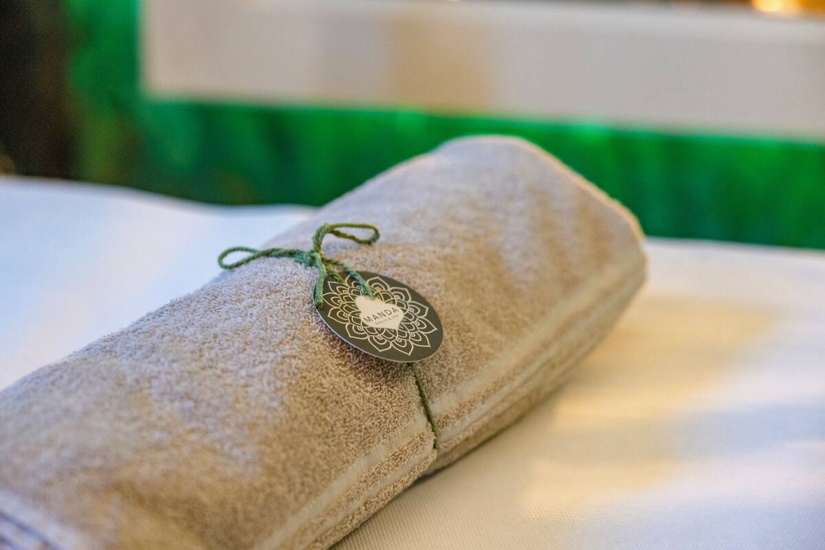 sauna, hot tub, steam room, turkish bath/hammam, body treatments