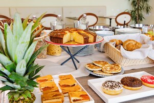 Desayuno buffet todos los días (con cargo)