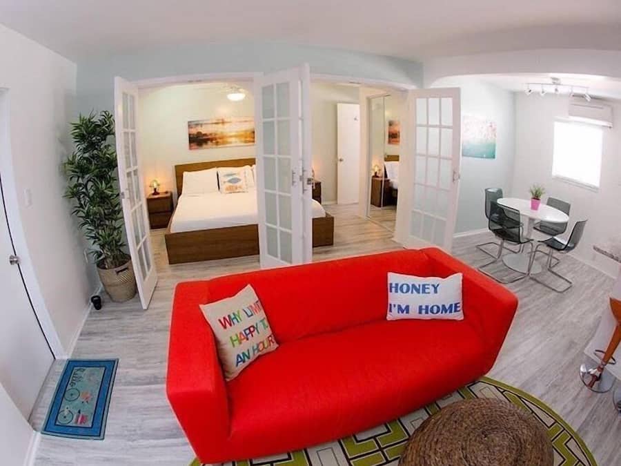 1 Bedroom Suite King | In-room safe, individually decorated, individually furnished