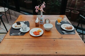 Free daily buffet breakfast - Kastel Itaipava Centro Hotel (Petrópolis)