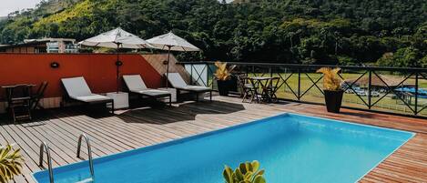 Vista frontal de la propiedad