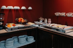 Free daily buffet breakfast  - Kastel Itaipava Centro Hotel (Petrópolis)
