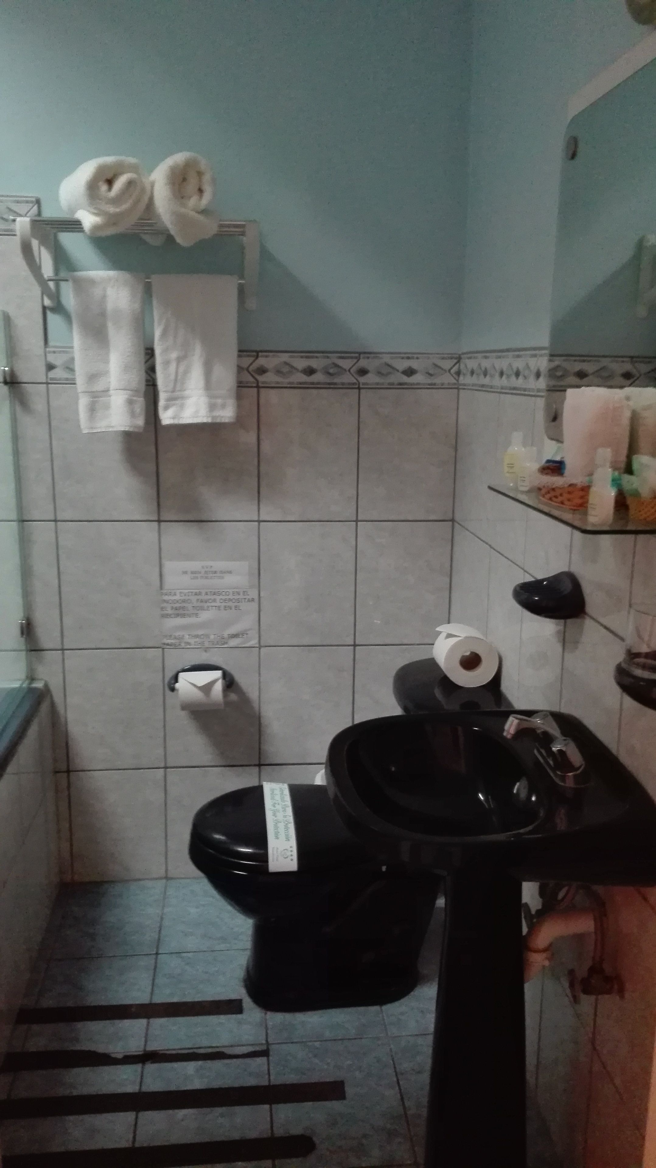 standard triple room | bathroom | combined shower/bathtub, rainfall showerhead, hair dryer, towels