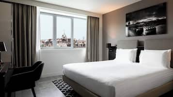 Quarto superior, 1 cama King, vista para a cidade | Roupas de cama premium, camas com colchões pillow-top