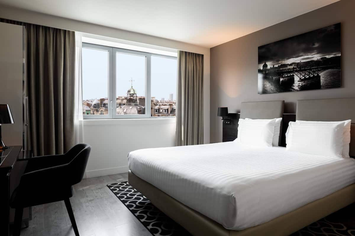 Chambre Supérieure, 1 trÚs grand lit, non-fumeurs, vue ville | Literie de qualité supérieure, surmatelas