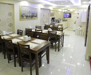 Lobby sitting area - Know Hostel (Istanbul)