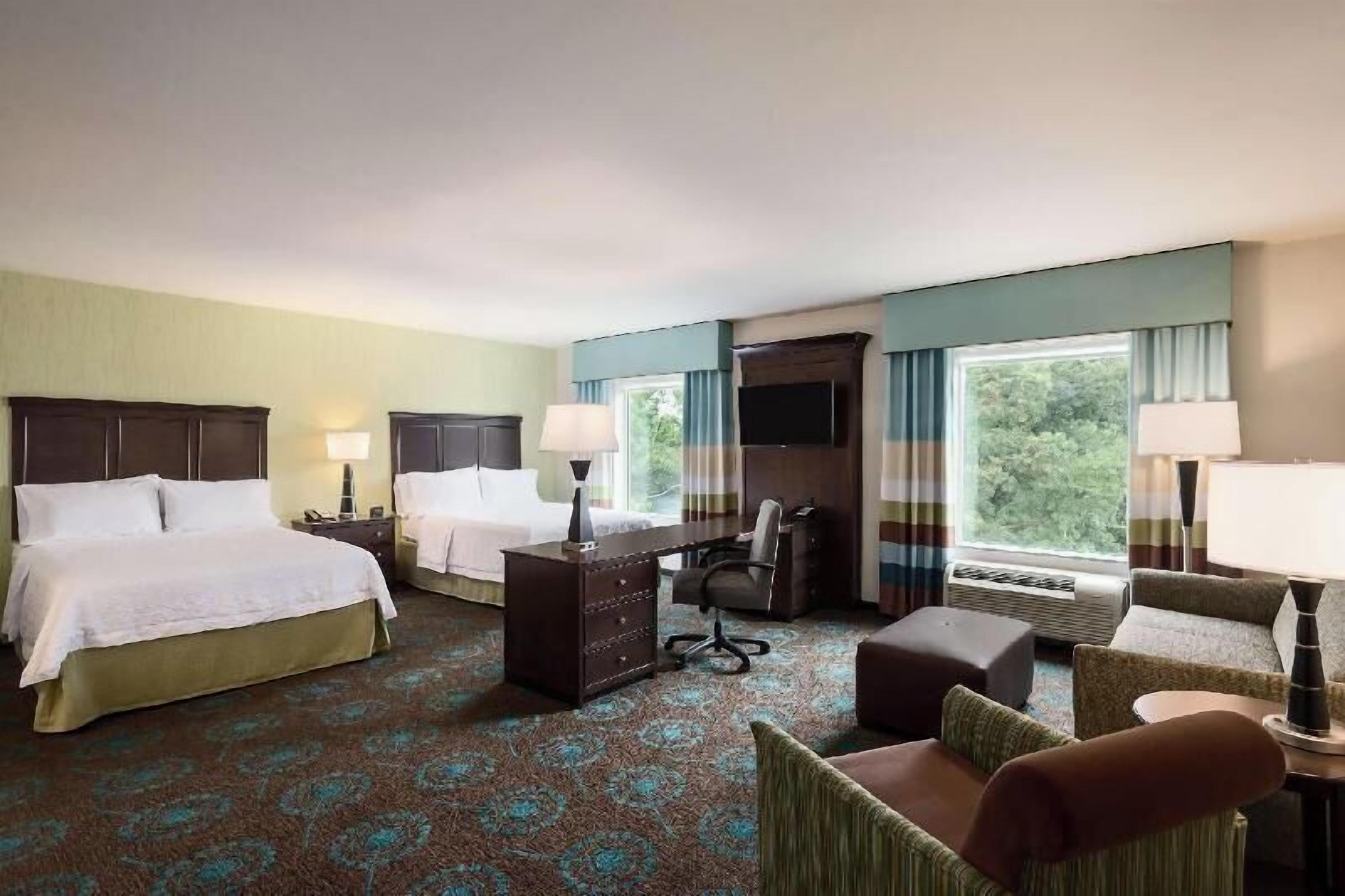 Hypo-allergenic bedding, in-room safe, desk, laptop workspace
