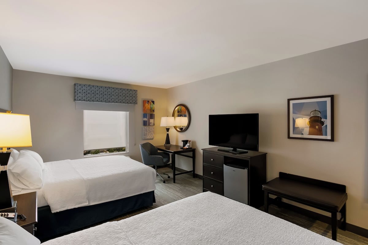 Hypo-allergenic bedding, in-room safe, desk, laptop workspace