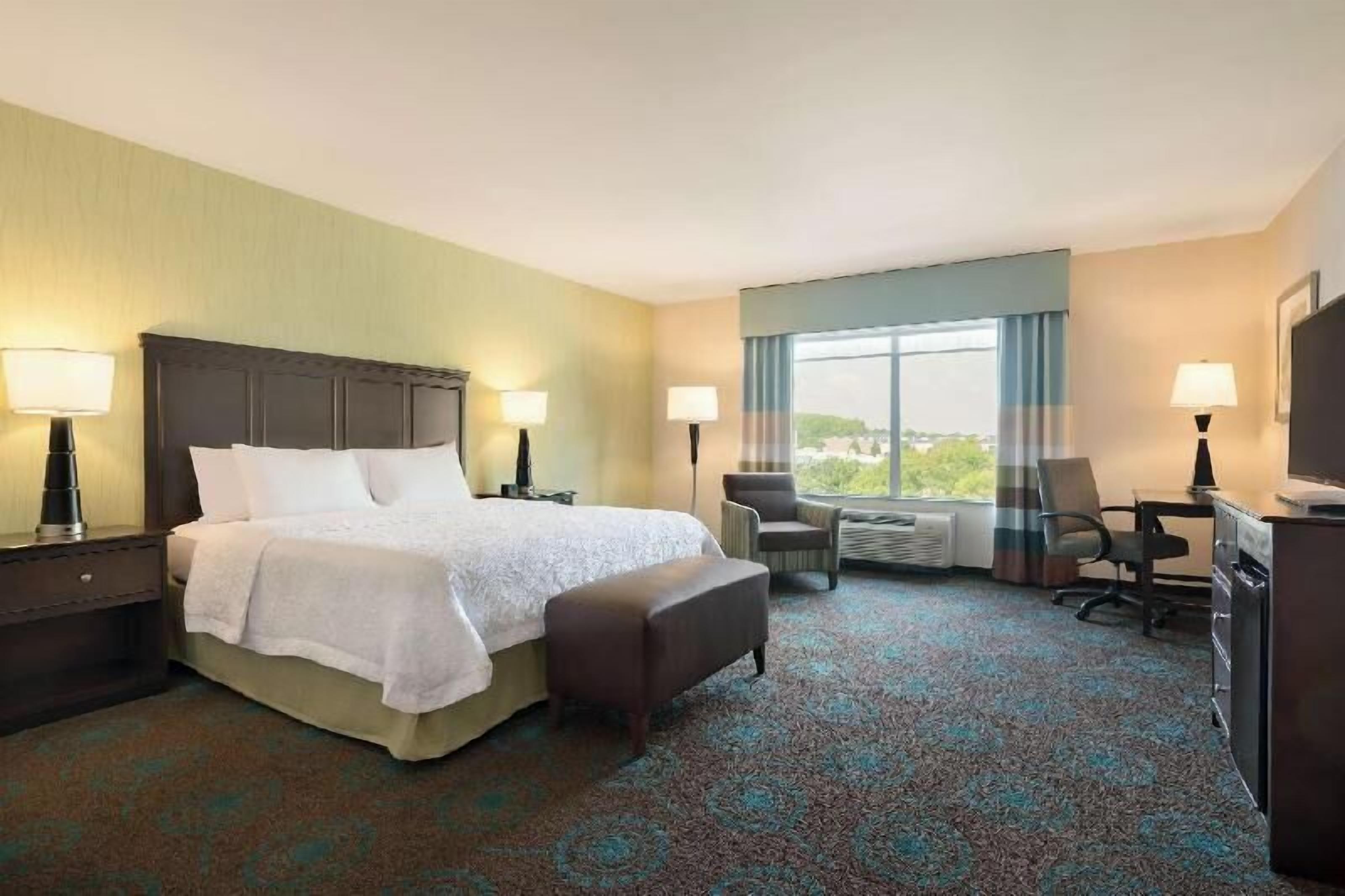 Hypo-allergenic bedding, in-room safe, desk, laptop workspace