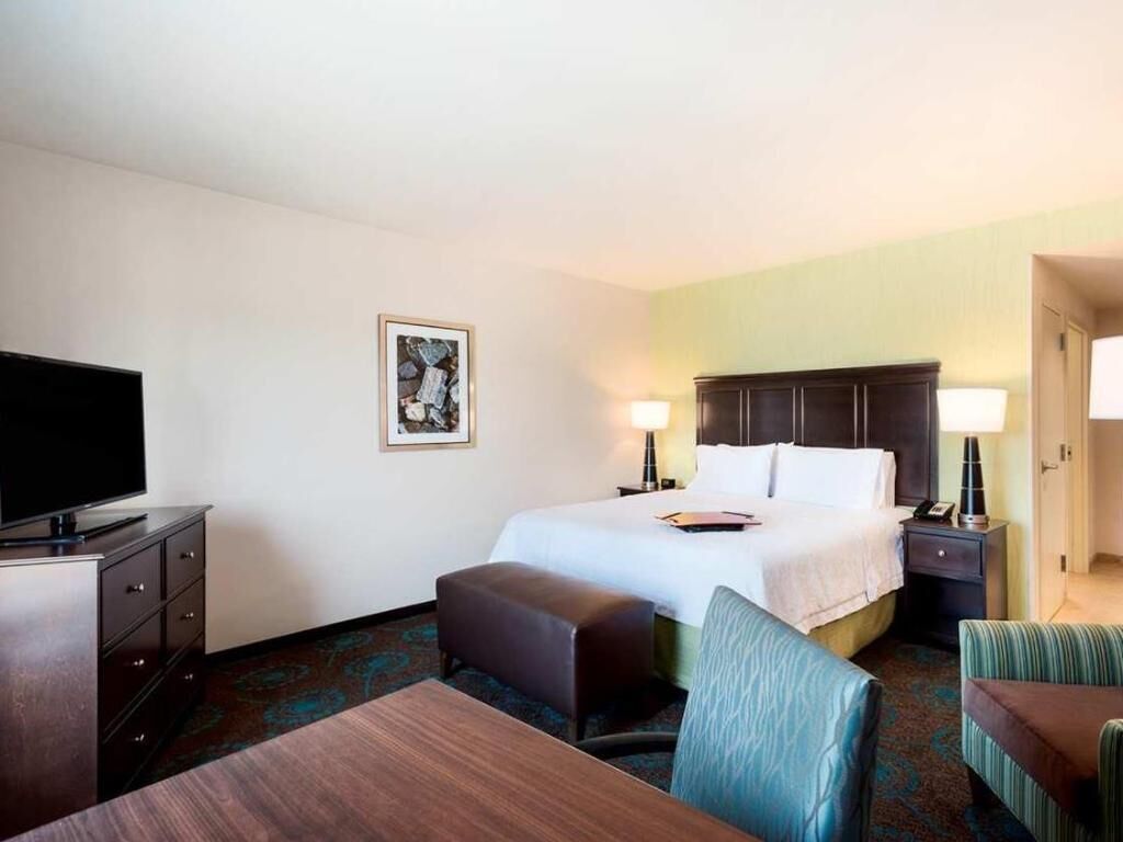 Hypo-allergenic bedding, in-room safe, desk, laptop workspace