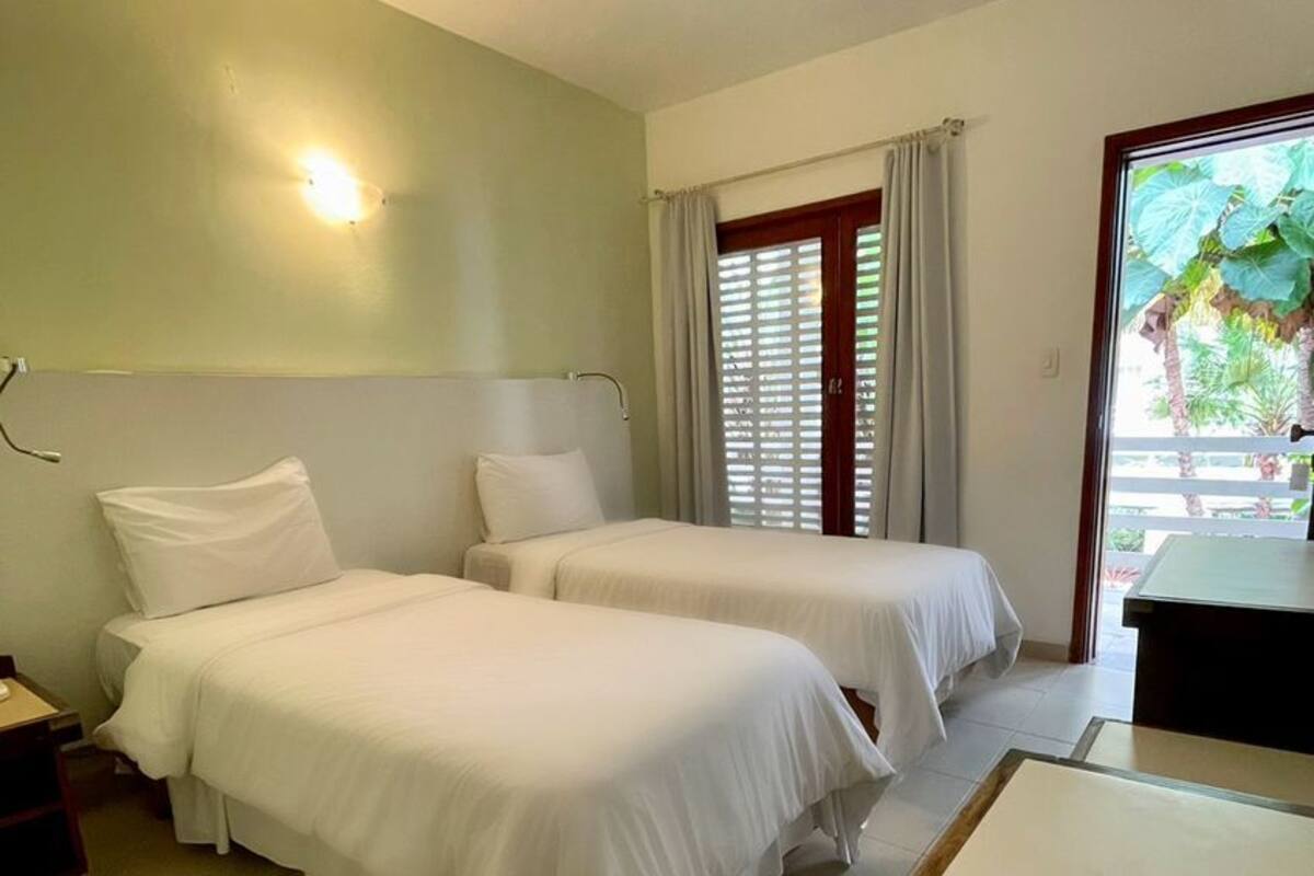 Quarto solteiro standard | Frigobar, roupa de cama