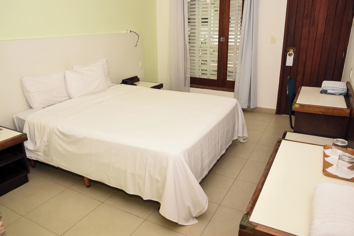Quarto casal standard | Frigobar, roupa de cama