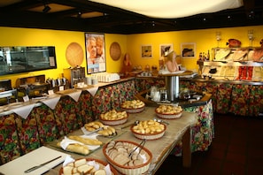 Daily buffet breakfast for a fee - Delphin Beach Hotel (Guarujá)