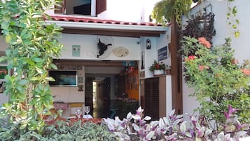 32-inch flat-screen TV with cable channels, TV