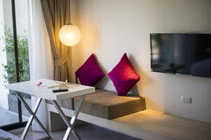 Coral Deluxe Seaview | Living area | LCD TV