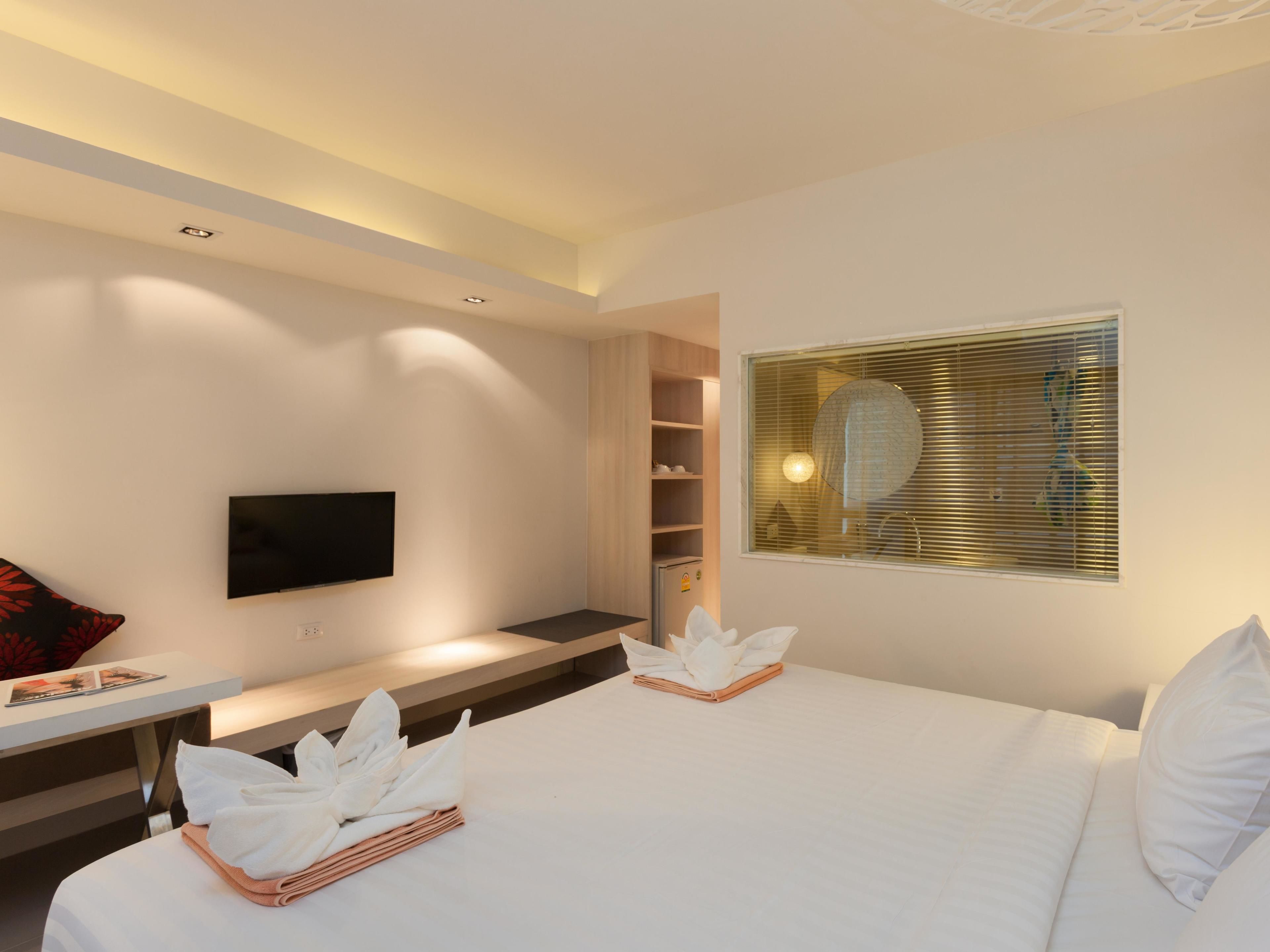 coral superior | in-room safe, desk, blackout curtains, iron/ironing board