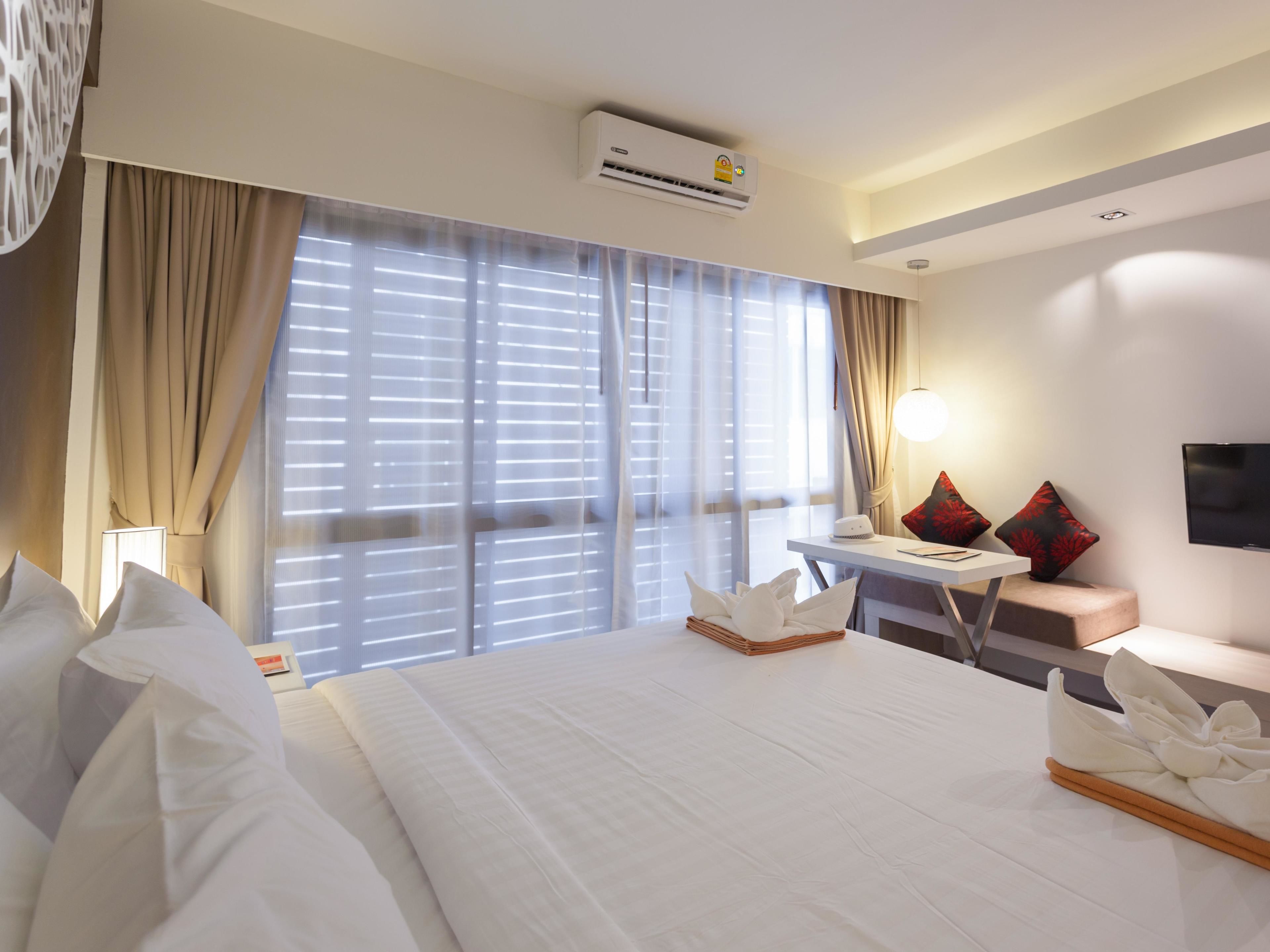 coral superior | in-room safe, desk, blackout curtains, iron/ironing board