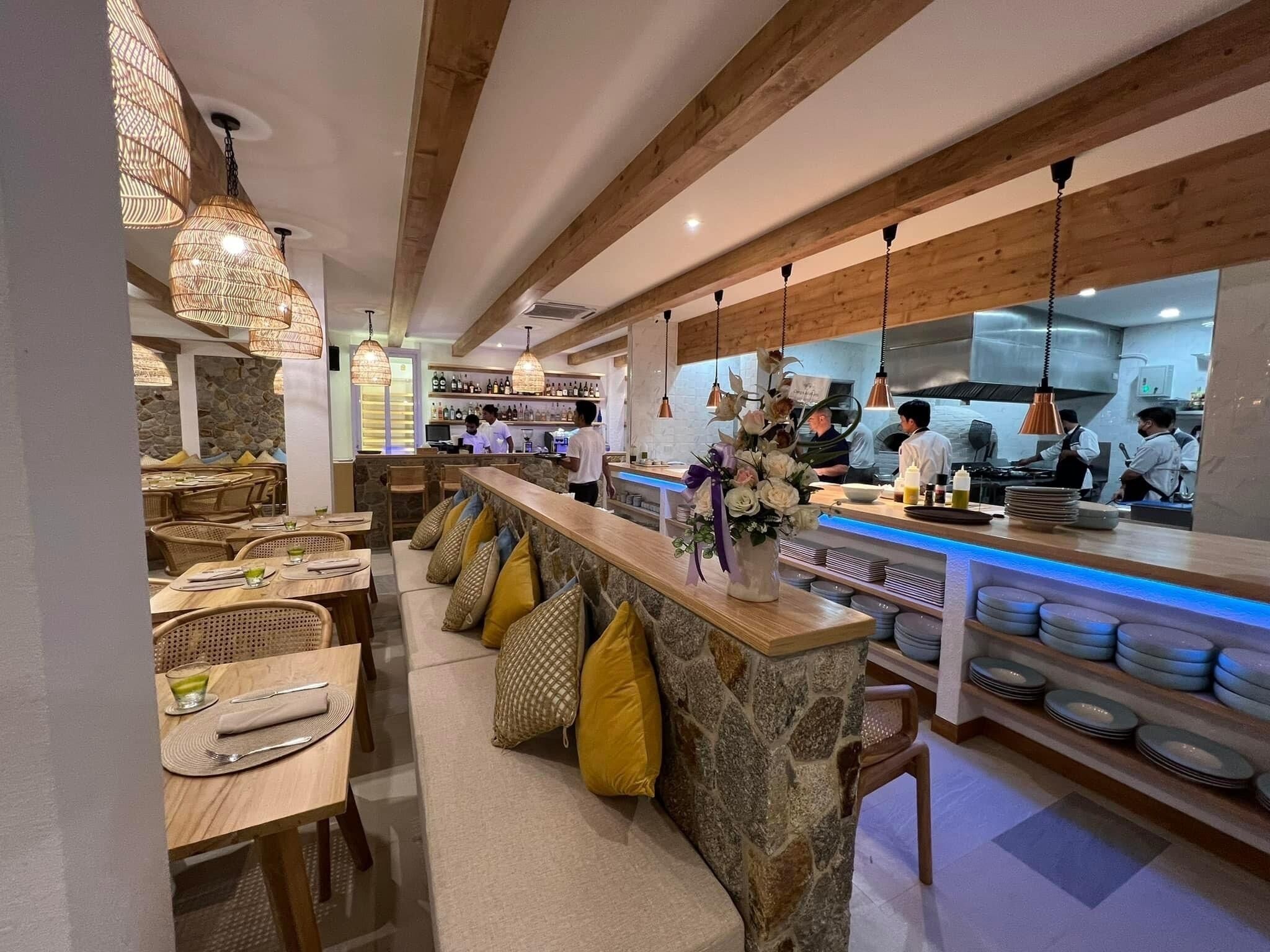 breakfast, lunch, dinner served; thai cuisine