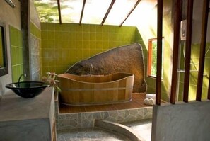Deluxe-Zimmer | Komfortbadewanne