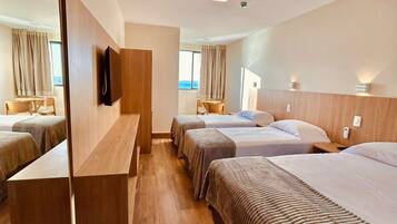 Vista Mar Superior Quadruplo, acesso de escada | ميني بار وخزنة داخل الغرفة وواي فاي مجانًا وملاءات أسرّة