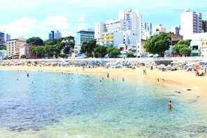 Beach nearby, beach towels - Hit Hotel (Salvador)