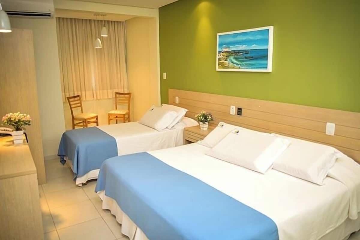 Minibar, caja de seguridad en la habitación, wifi gratis y ropa de cama