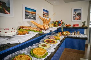 Petit déjeuner buffet (40 BRL par personne)
