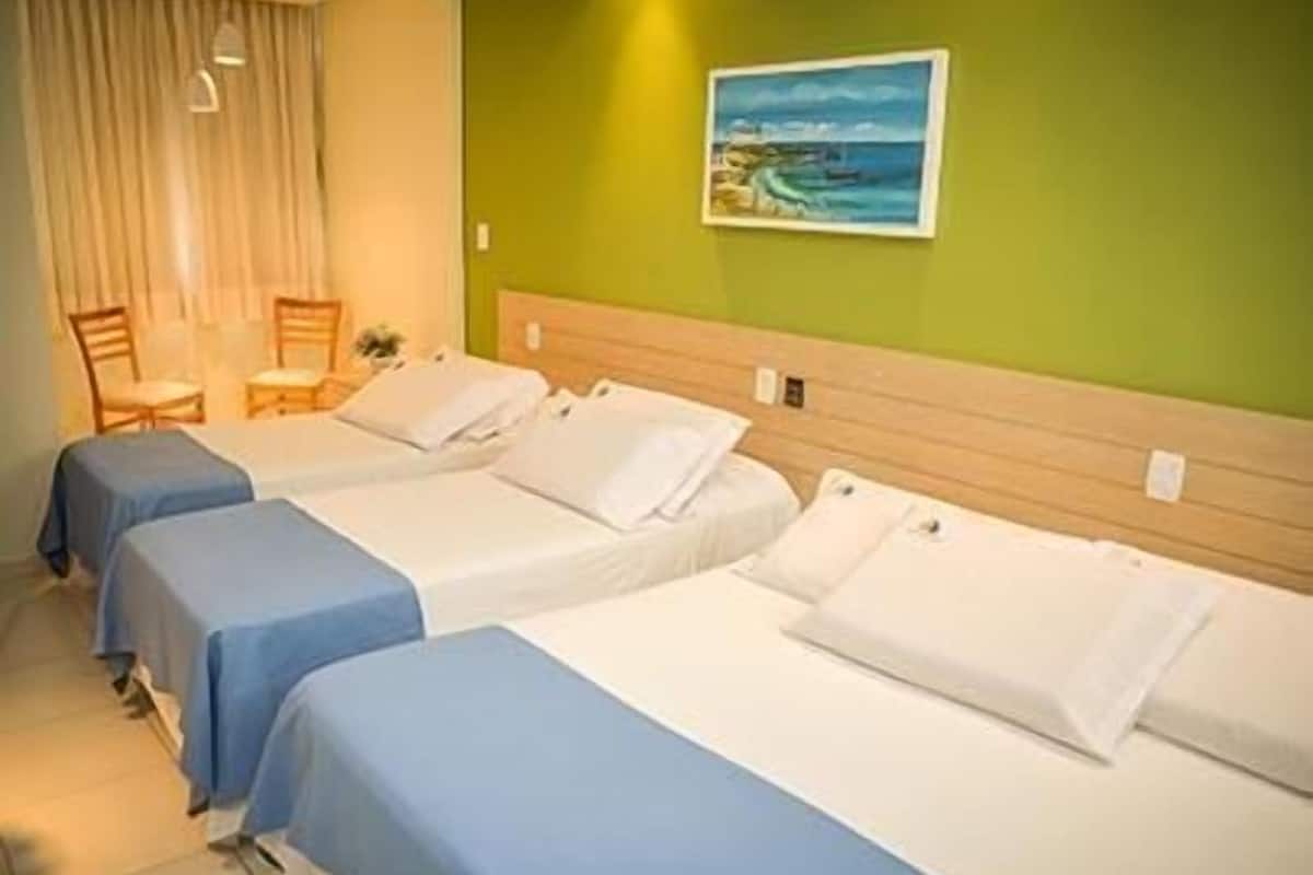 Een minibar, een kluis op de kamer, gratis wifi, beddengoed