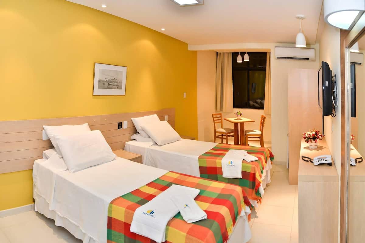 Een minibar, een kluis op de kamer, gratis wifi, beddengoed