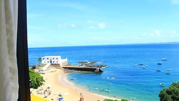 Una playa cerca, toallas de playa