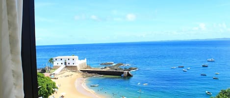 Una spiaggia nelle vicinanze, teli da spiaggia