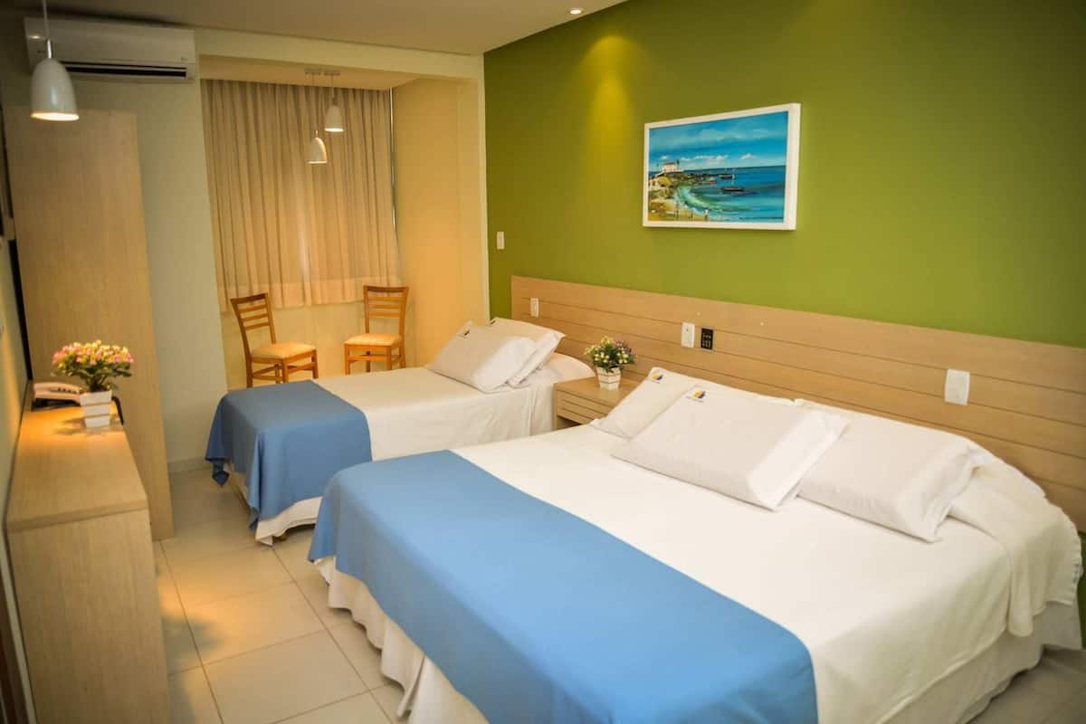 Een minibar, een kluis op de kamer, gratis wifi, beddengoed