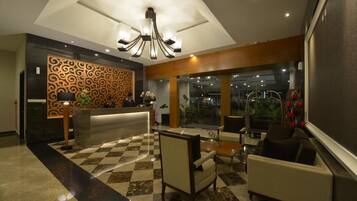 Se sirven desayunos, almuerzos, cenas y cocina internacional