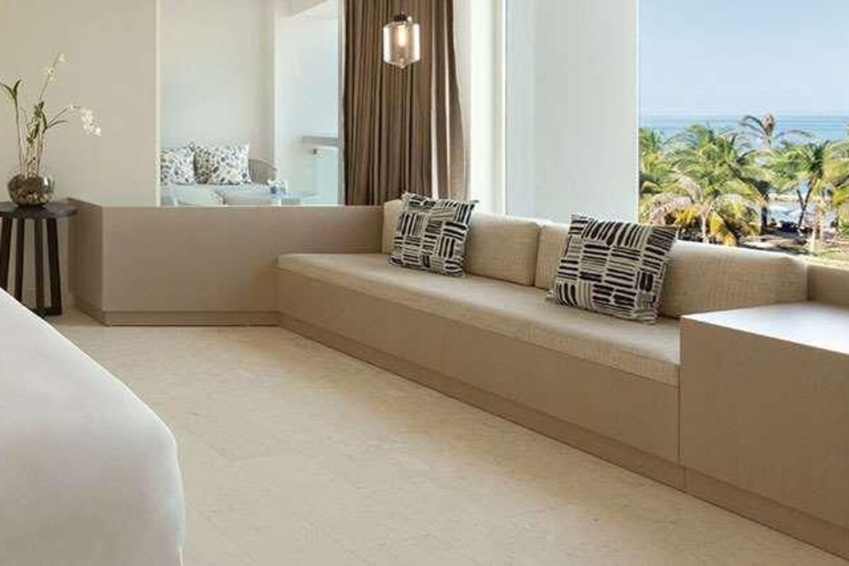 Ropa de cama de alta calidad, edredón, camas con pillow-top y minibar 
