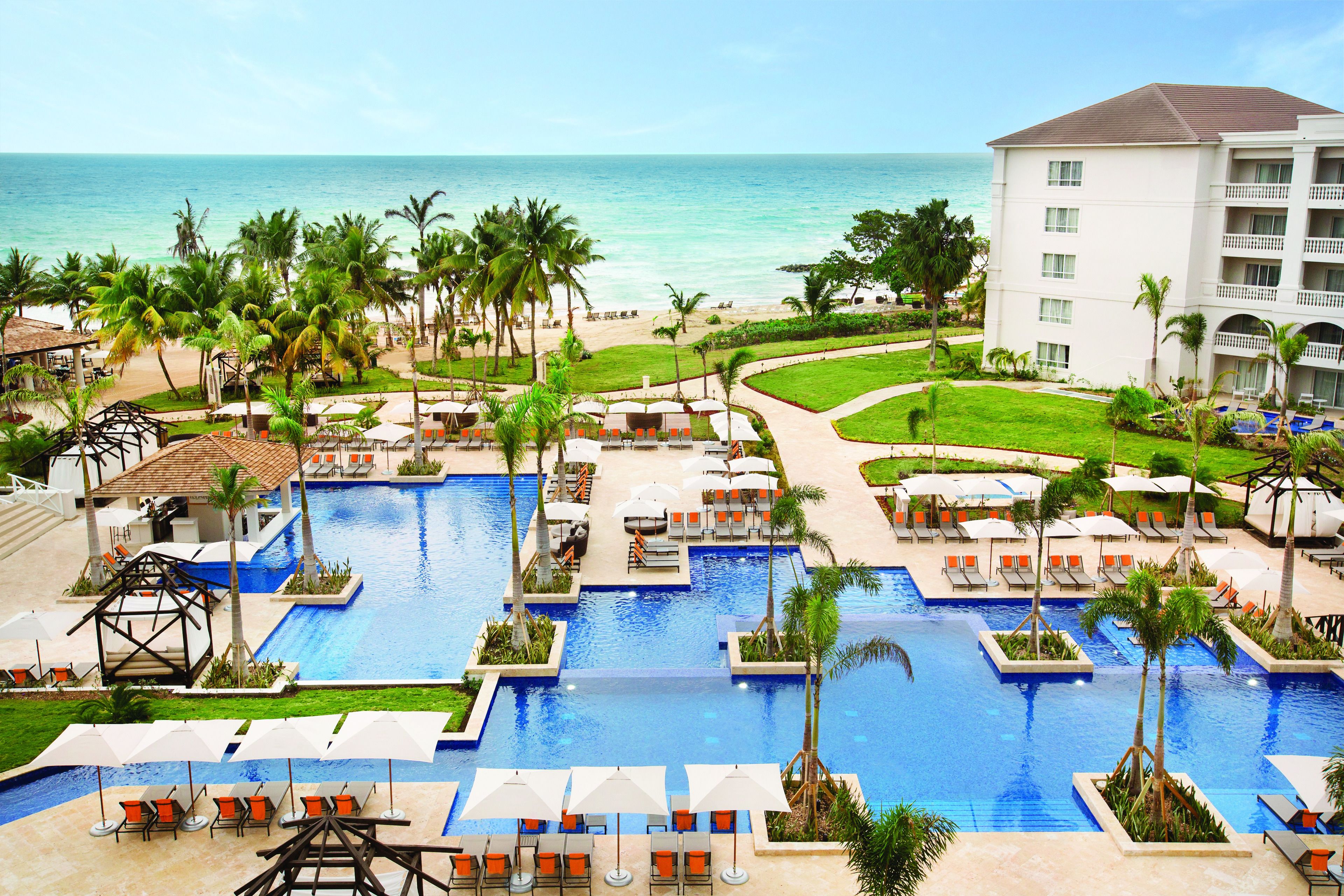 3 outdoor pools, free pool cabanas, pool umbrellas