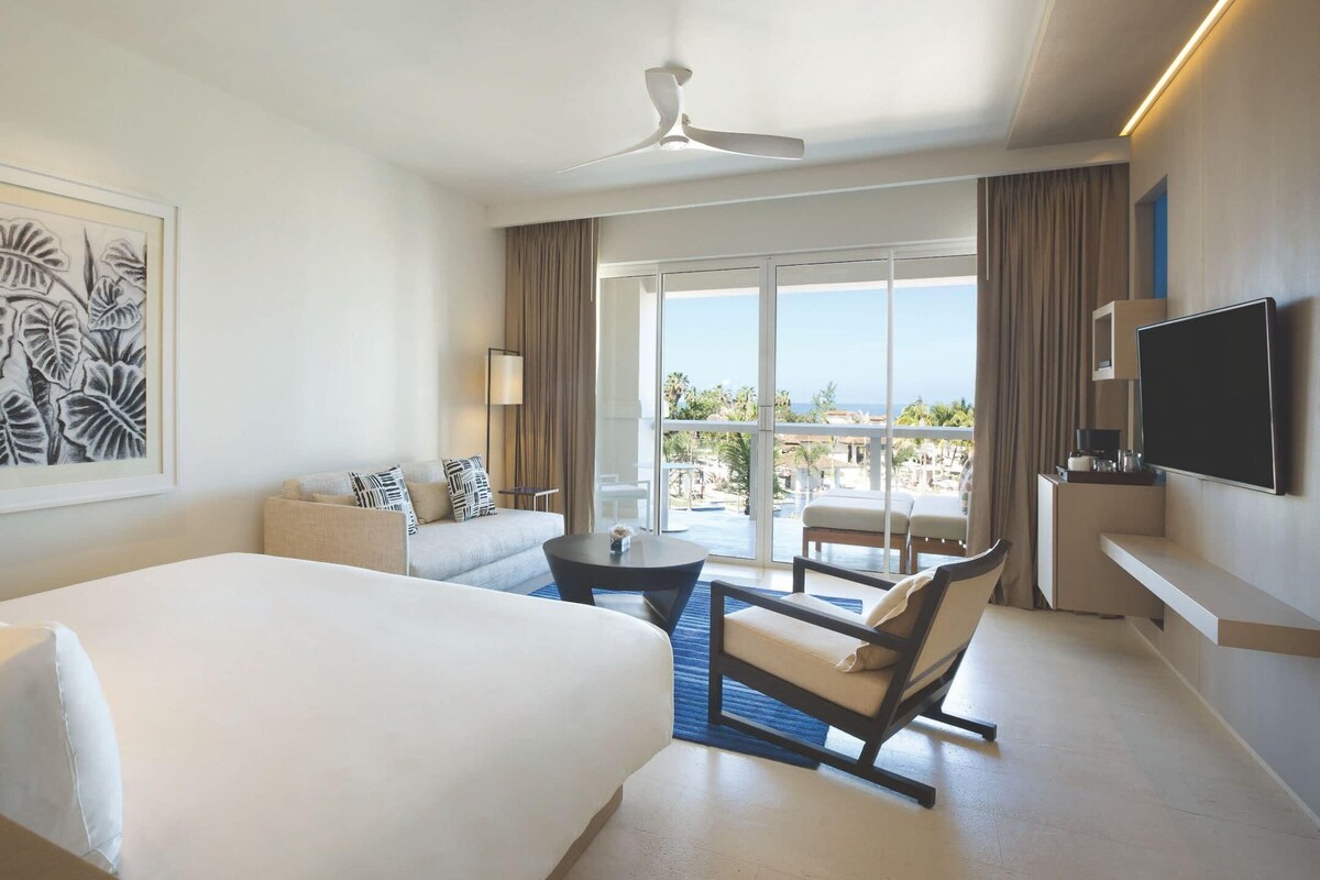 Premium bedding, down comforters, pillowtop beds, minibar