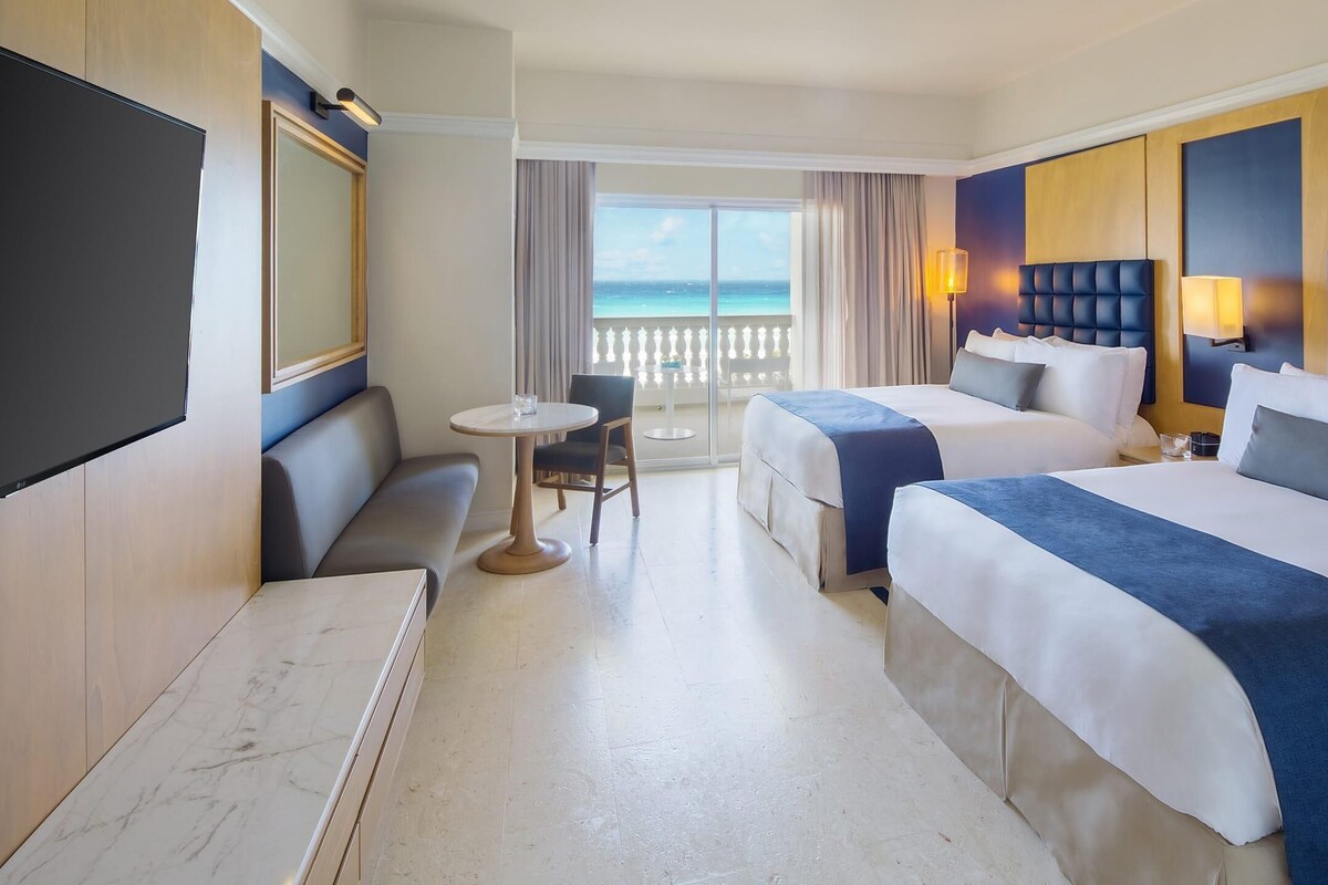 Ropa de cama de alta calidad, edredón, camas con pillow-top y minibar 