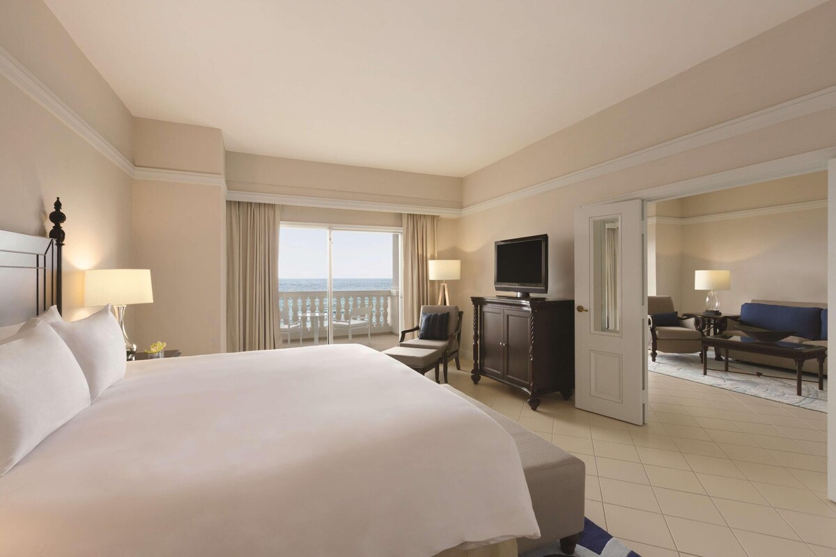 Ropa de cama de alta calidad, edredón, camas con pillow-top y minibar 