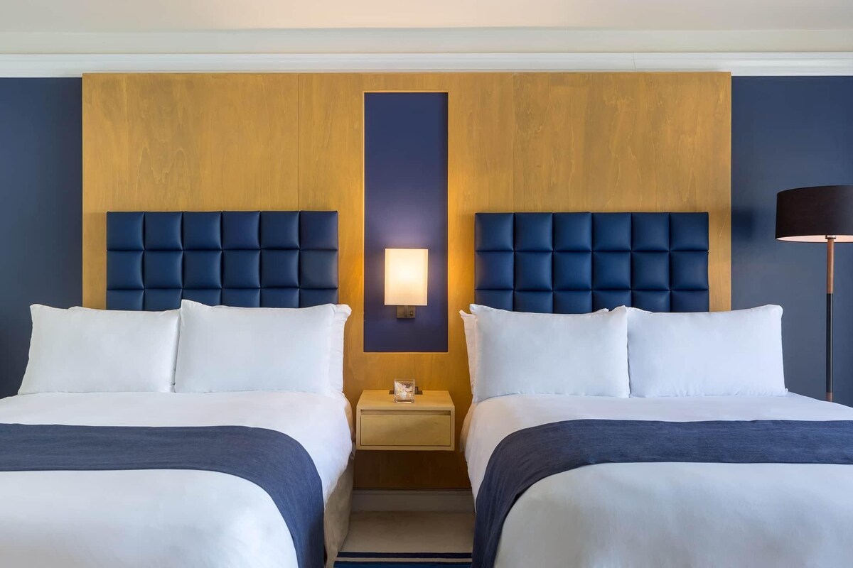 Ropa de cama de alta calidad, edredón, camas con pillow-top y minibar 
