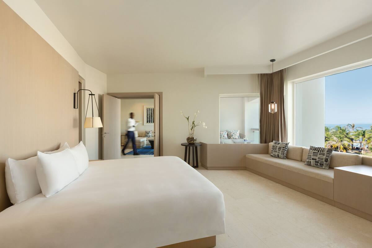 Ocean Front Grand Butler Suite | 高級寢具、羽絨被、特厚豪華床墊、迷你吧