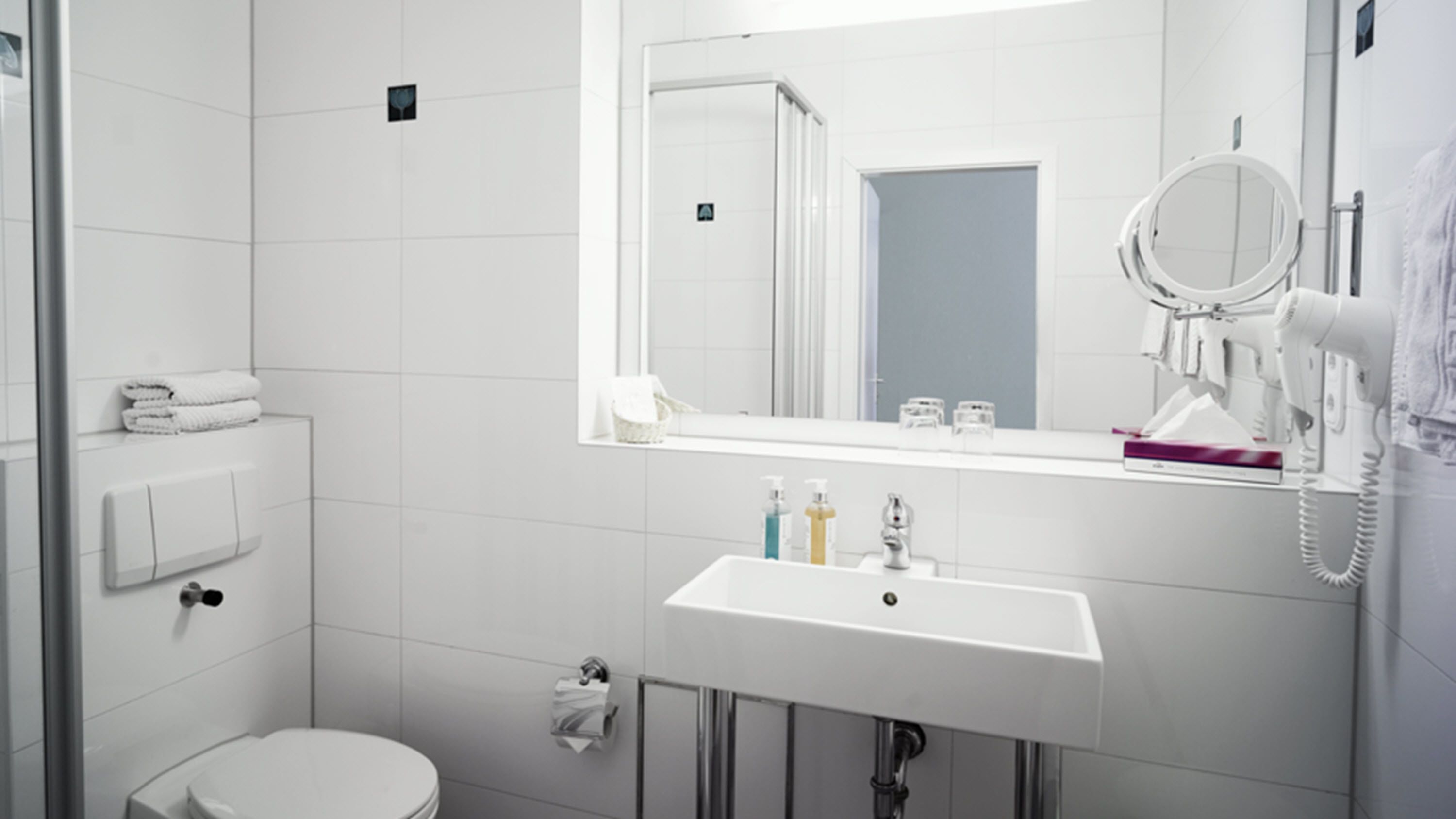 shower, free toiletries, hair dryer, towels