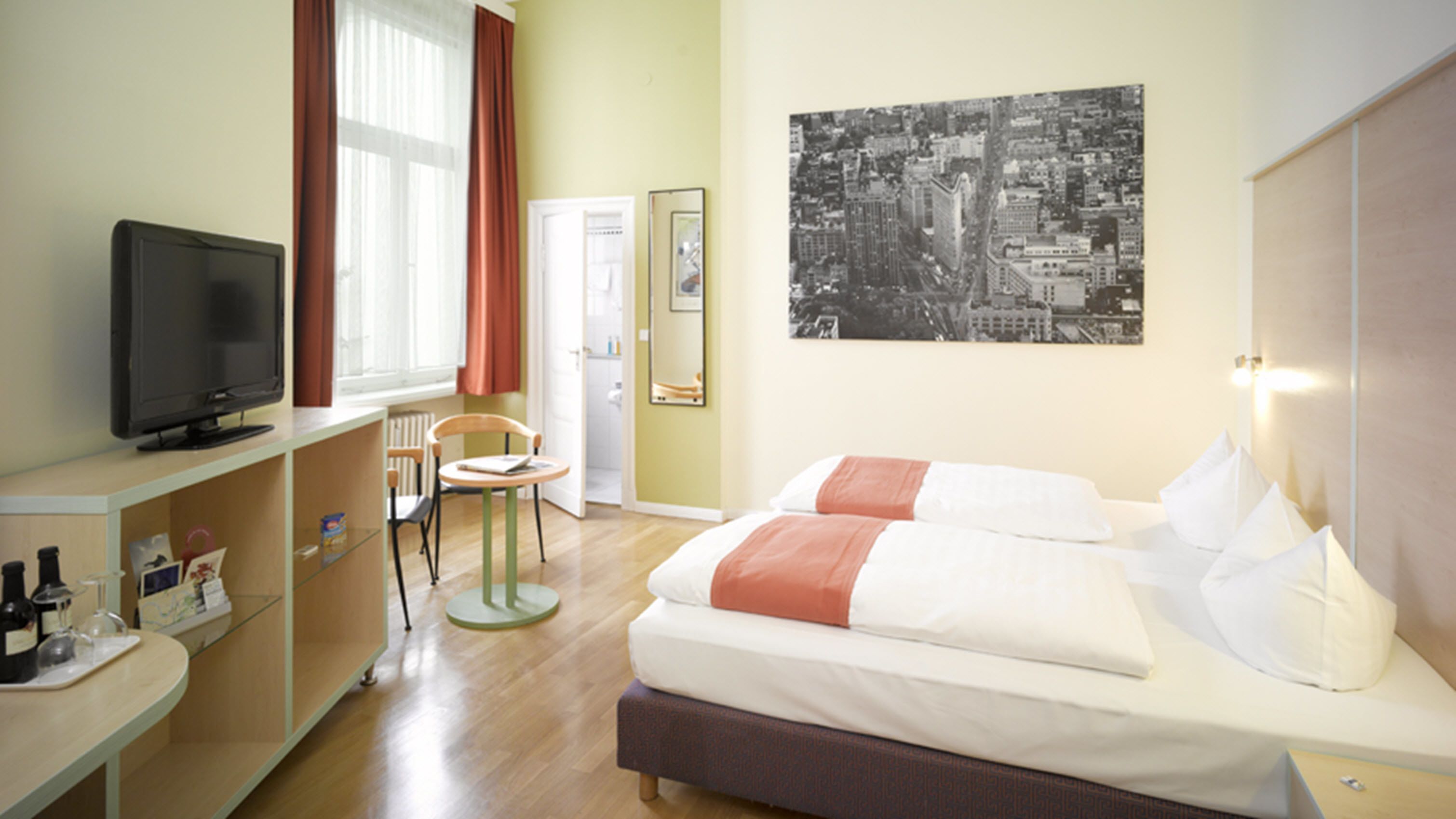 minibar, in-room safe, individually decorated, desk