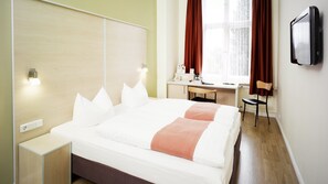 Minibar, in-room safe, individually decorated, desk - Hotel Hansablick Berlin (Berlin)