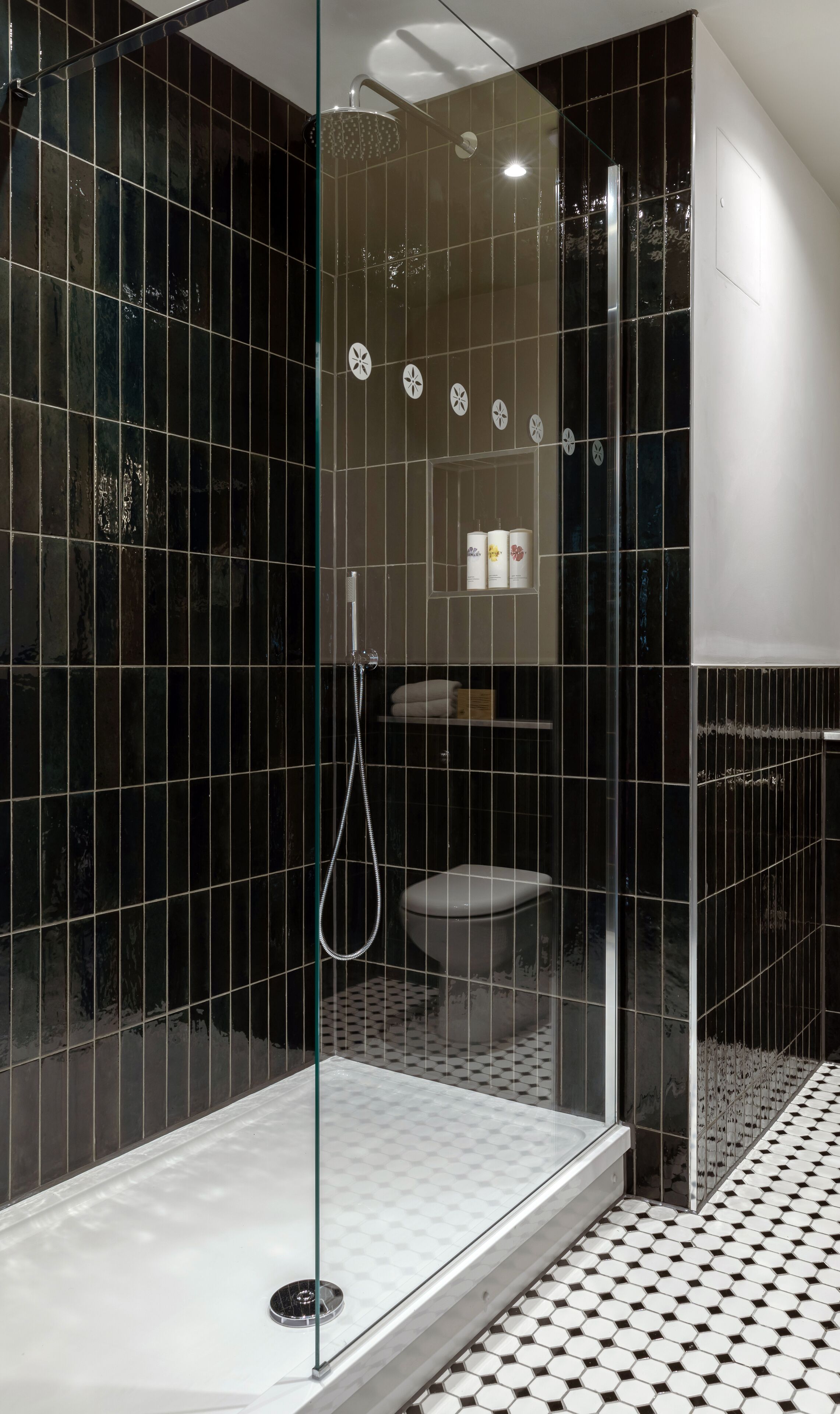 boutique double | bathroom | combined shower/bathtub, free toiletries, hair dryer, towels