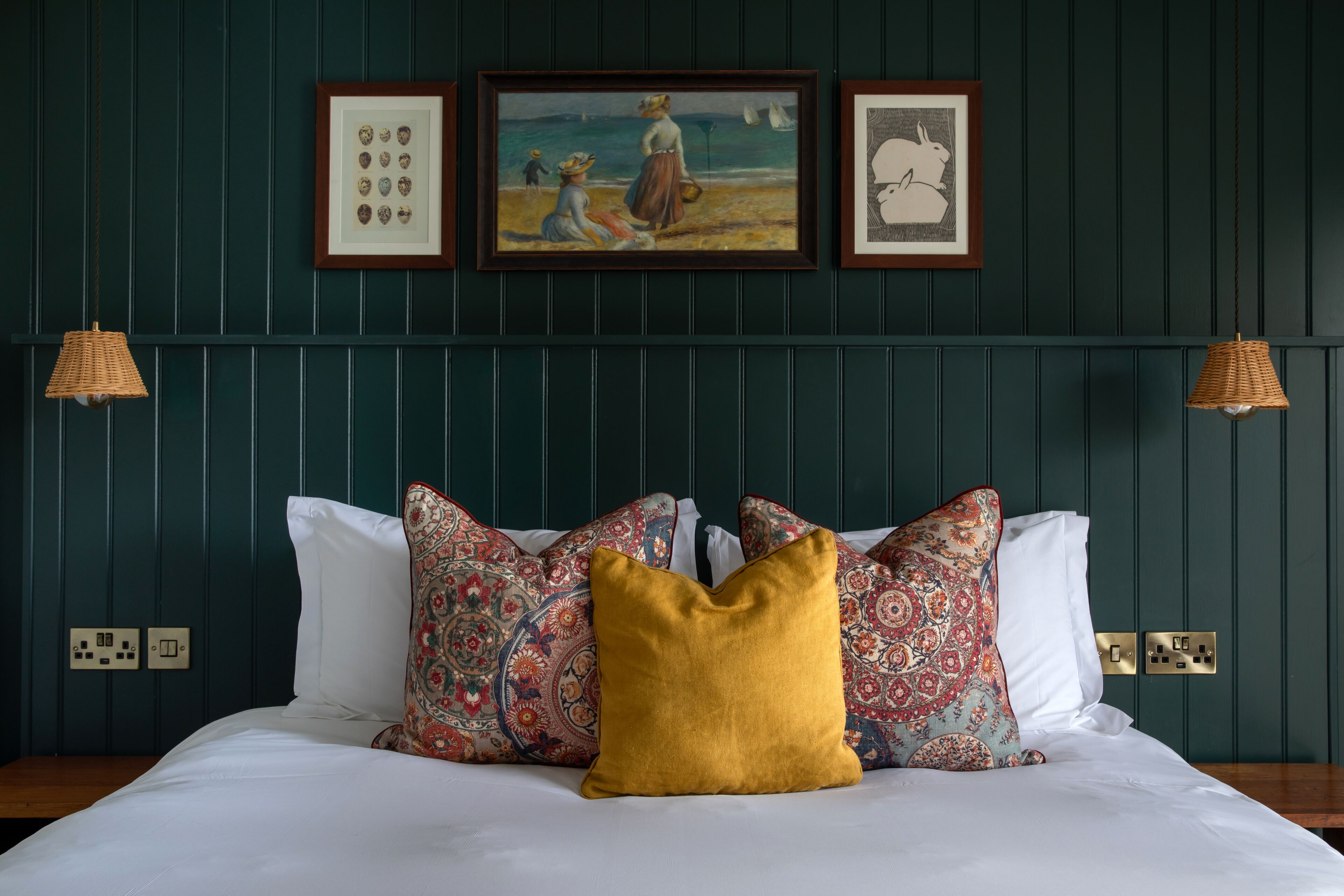 comfy riverside | iron/ironing board, free wifi, bed sheets