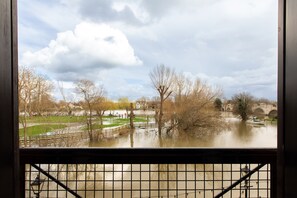View from property - The Bridge Hotel (Chertsey)