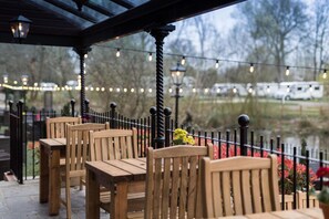 Breakfast, lunch, dinner served; Modern European cuisine  - The Bridge Hotel (Chertsey)